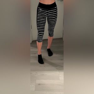 NIKE DRI-FIT Black and White Strips Crop Leggings